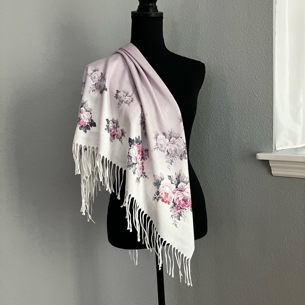 SL Sharell wool pastel tone floral square shawl preowned in excellent condition